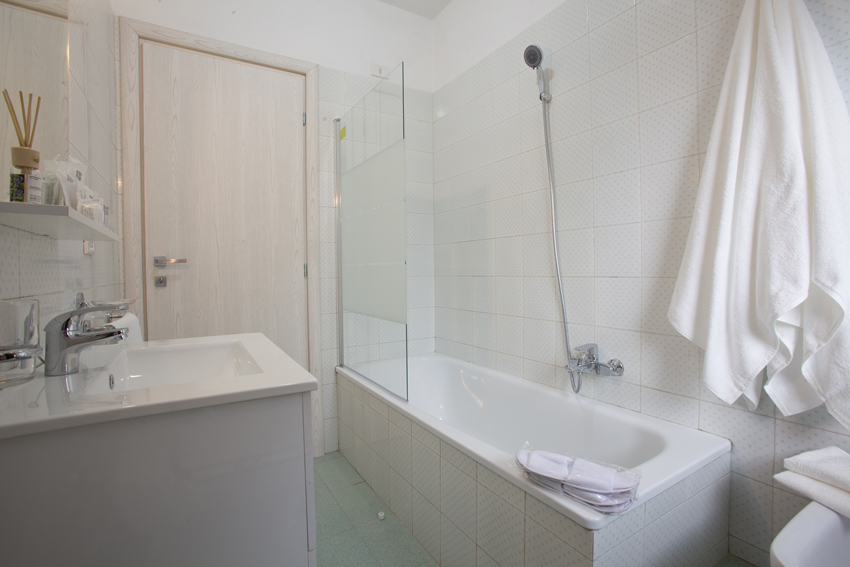 Residence_canta_appartamento_bagno_con_vasca.jpg